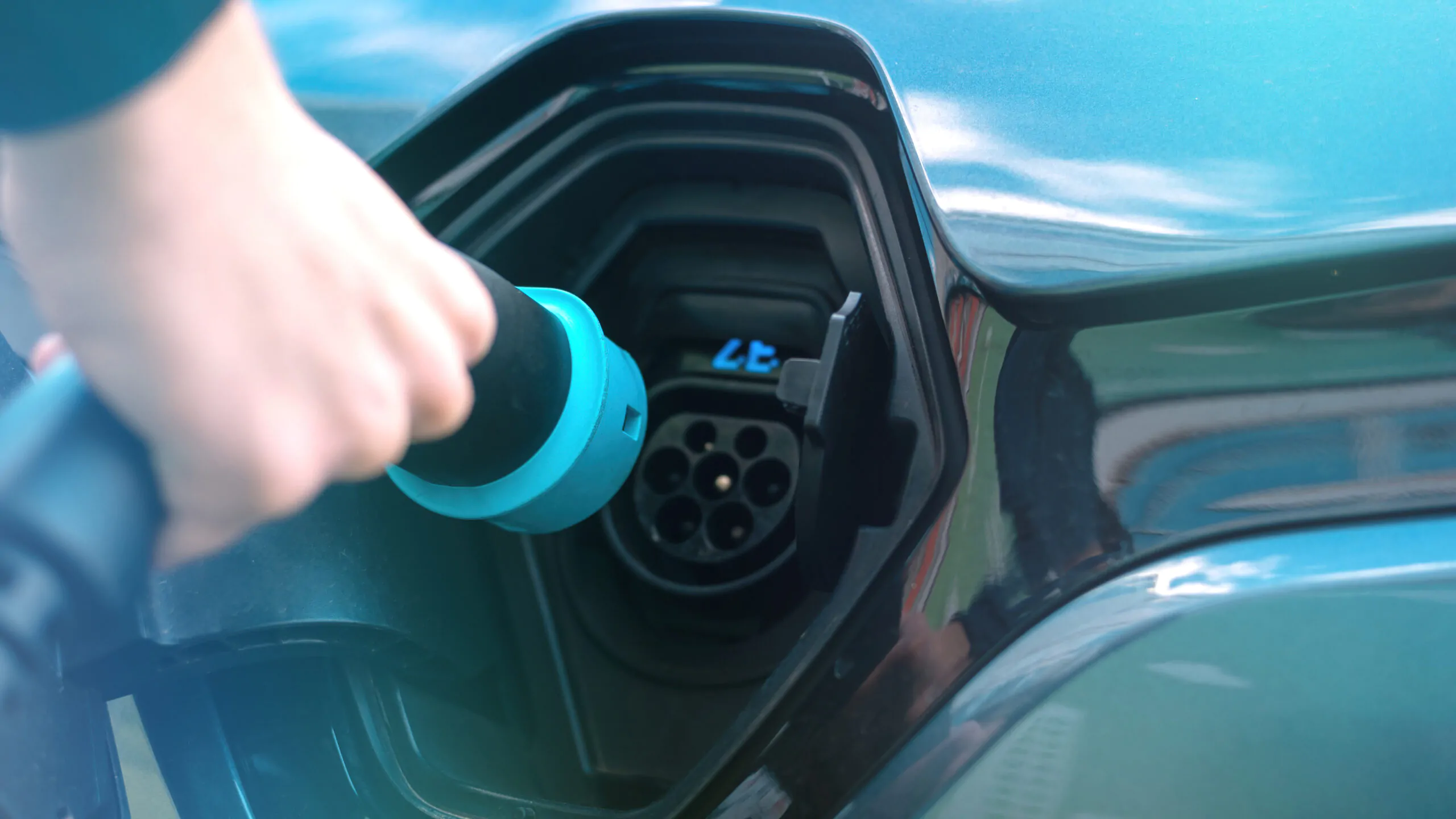 Carro híbrido com falha elétrica: posso continuar?